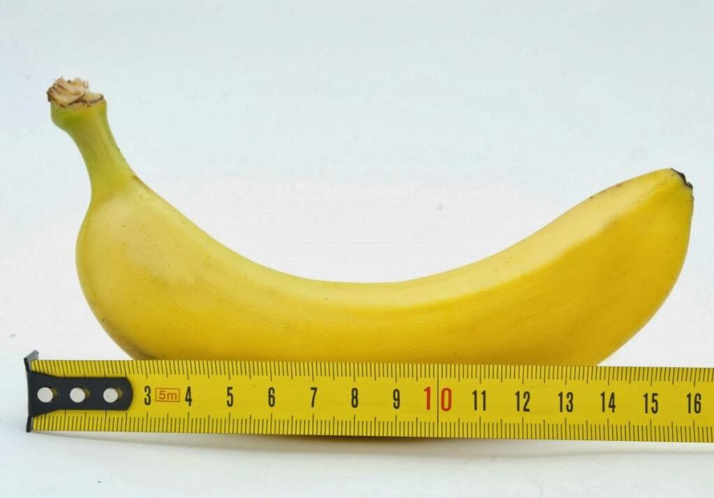 Penis measurement before enlargement using the example of a banana